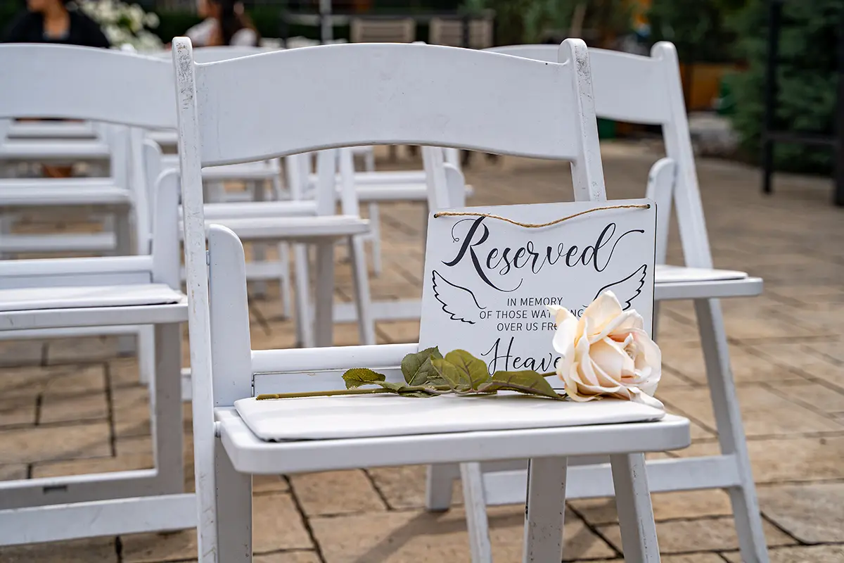 5 Ways to Honor Loved Ones at Your Wedding